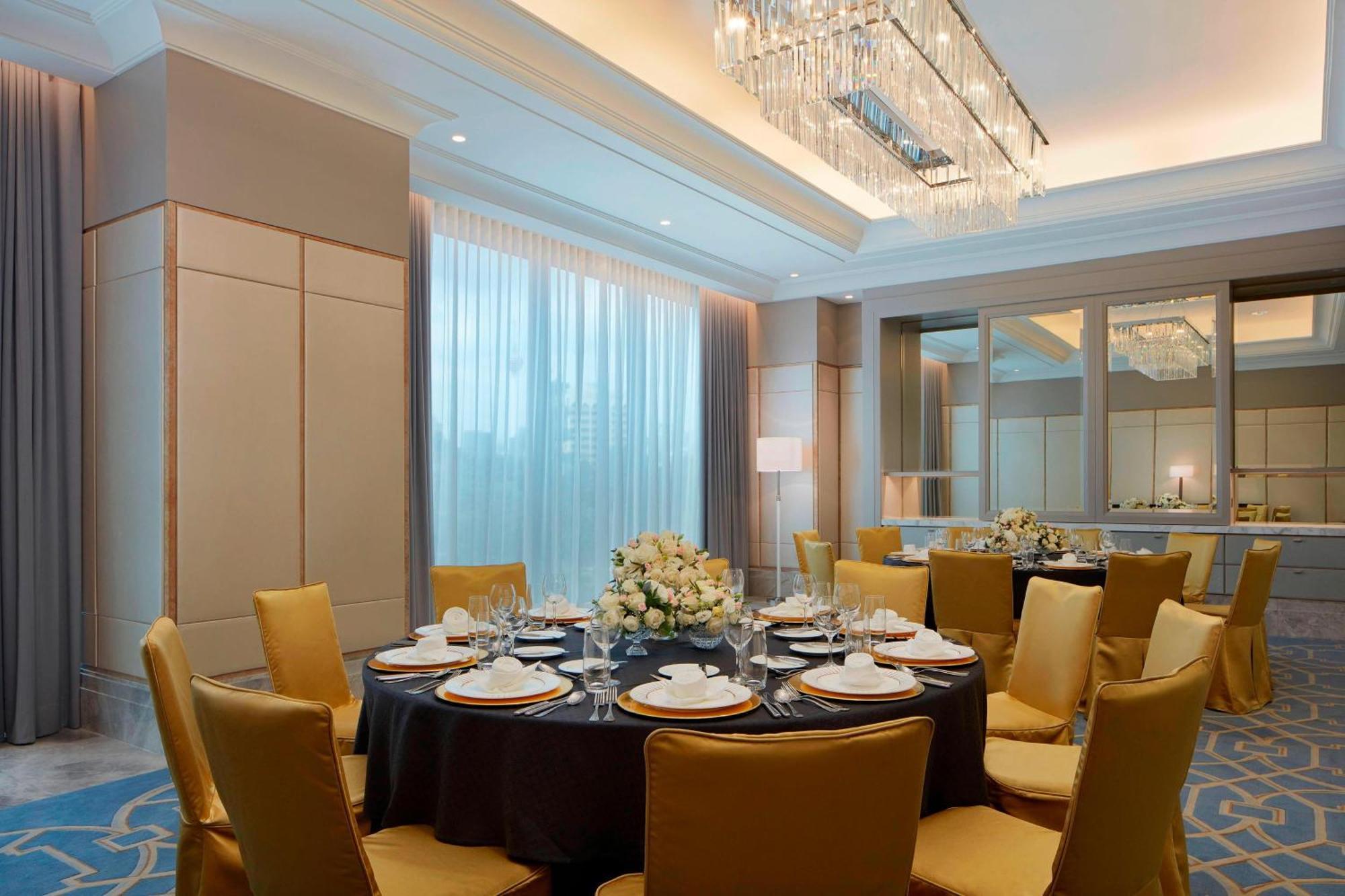 Отель The St. Regis Куала-Лумпур Экстерьер фото